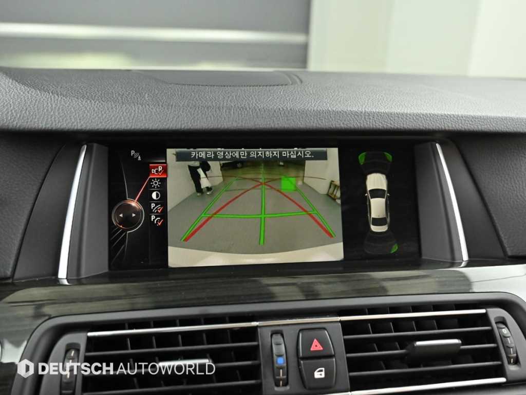 BMW 5-Series — photo 17