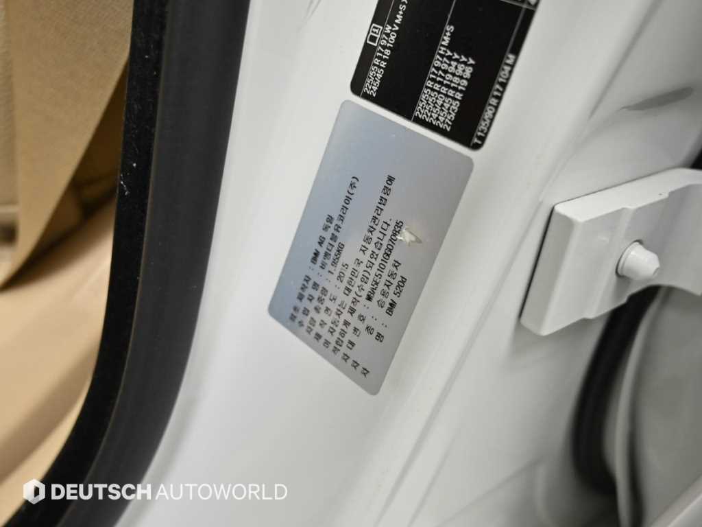 BMW 5-Series — photo 20