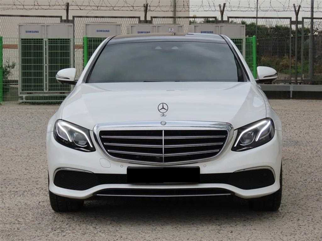 Mercedes-Benz E-Class — photo 01