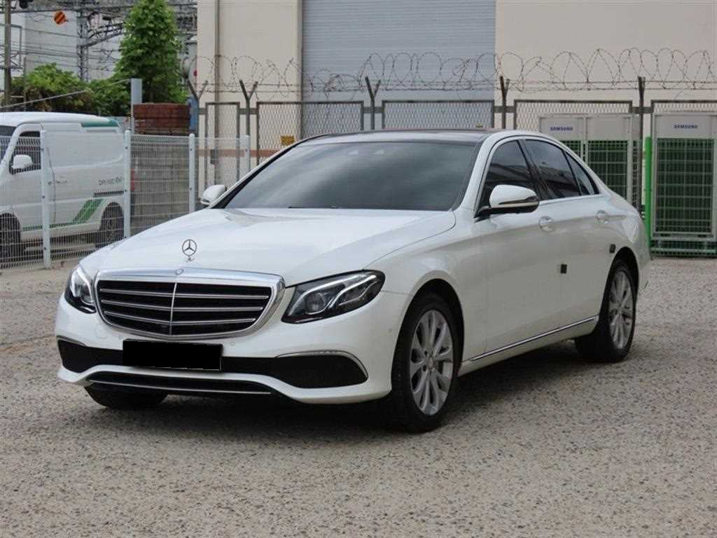 Mercedes-Benz E-Class — photo 02