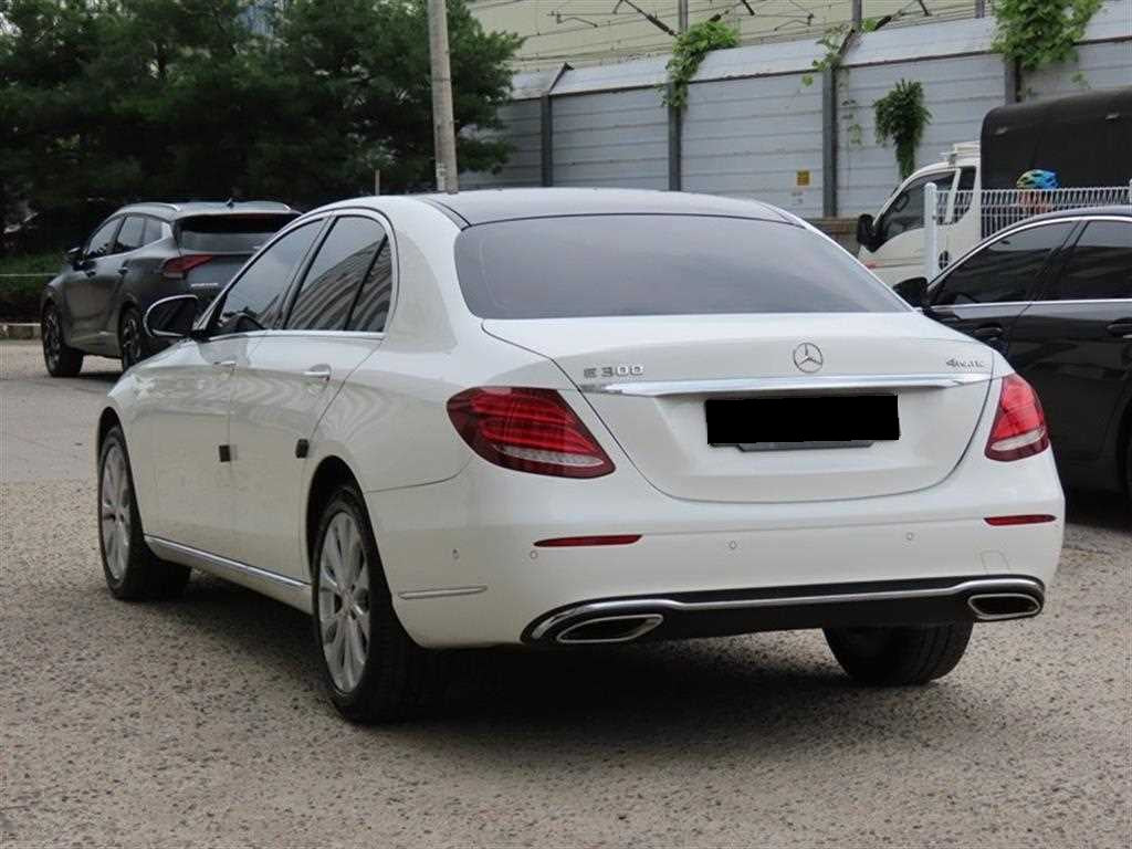 Mercedes-Benz E-Class — photo 03