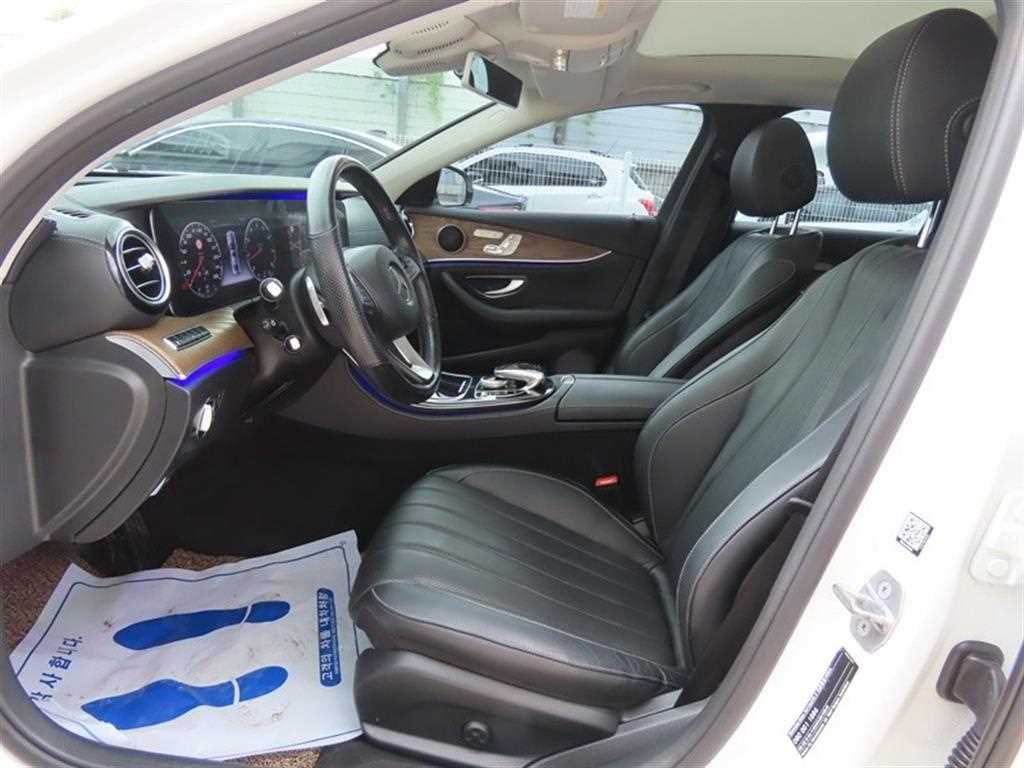 Mercedes-Benz E-Class — photo 05