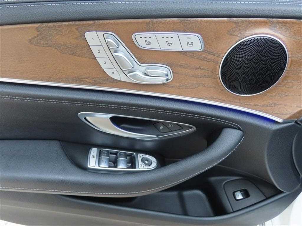 Mercedes-Benz E-Class — photo 06