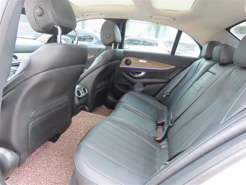 Mercedes-Benz E-Class — photo 07