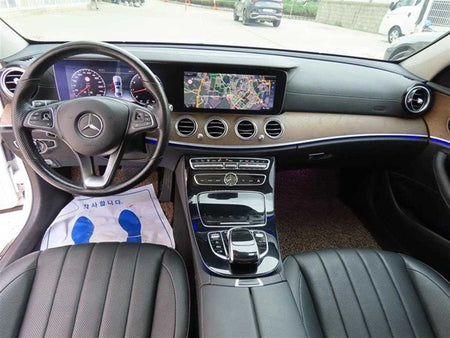 Mercedes-Benz E-Class — photo 08