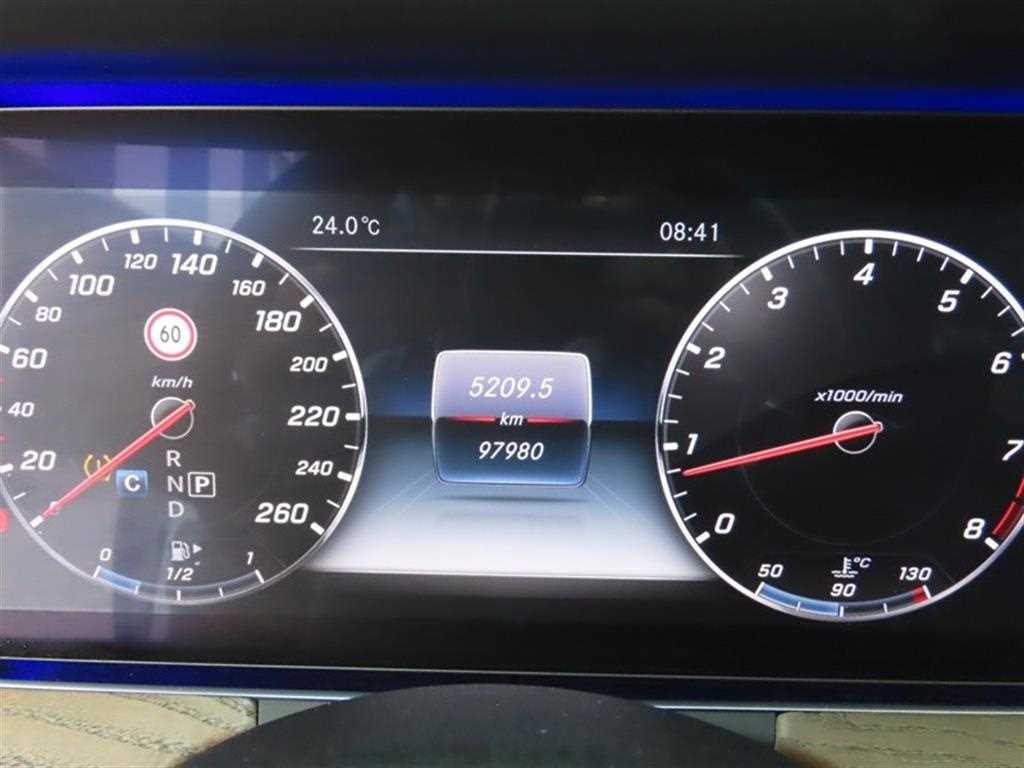 Mercedes-Benz E-Class — photo 11