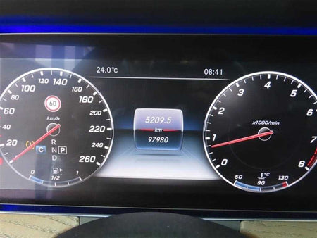 Mercedes-Benz E-Class — photo 11