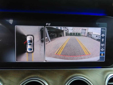 Mercedes-Benz E-Class — photo 13