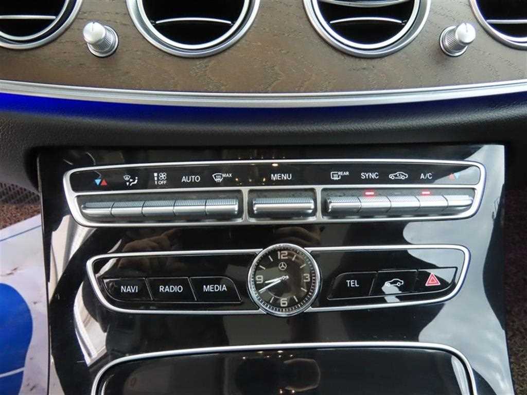 Mercedes-Benz E-Class — photo 14