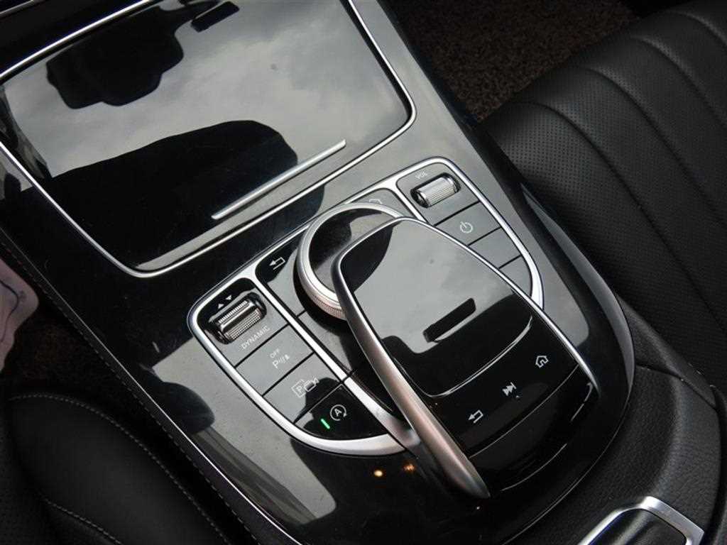 Mercedes-Benz E-Class — photo 15