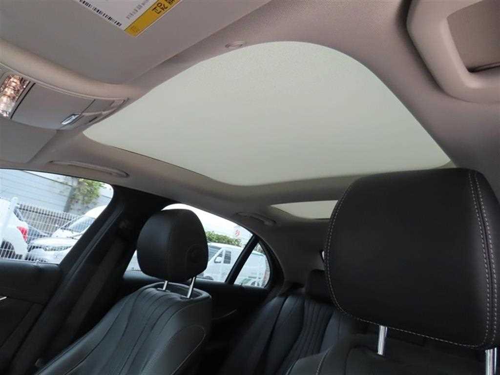 Mercedes-Benz E-Class — photo 17