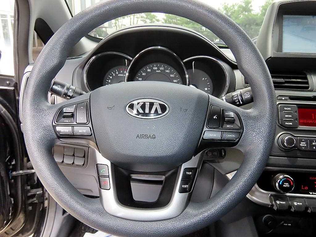 Kia pride — photo 08