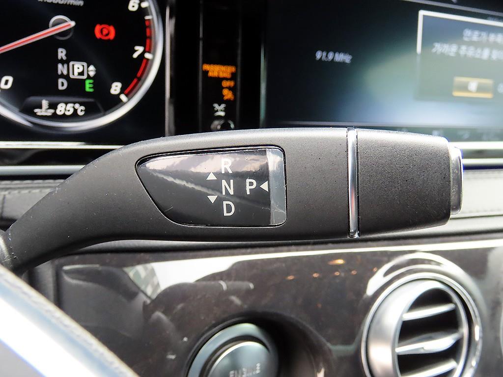 Mercedes-Benz S-Class — photo 11