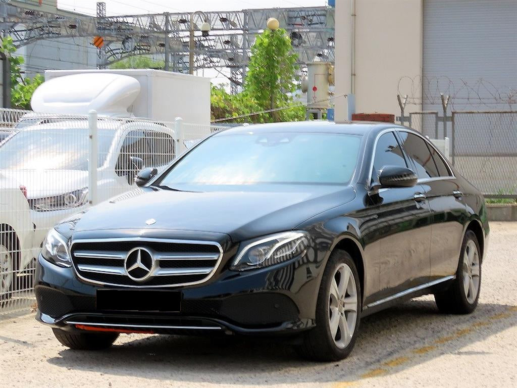 Mercedes-Benz E-Class — photo 01