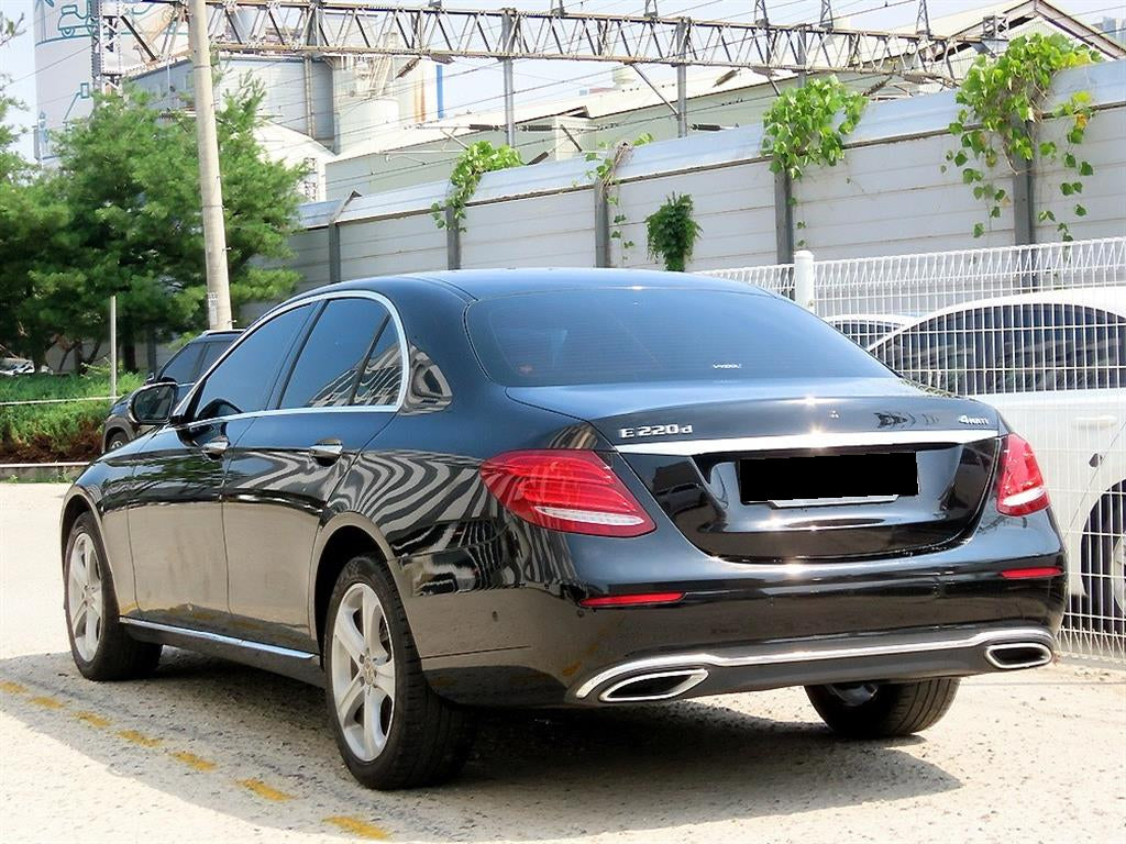 Mercedes-Benz E-Class — photo 03
