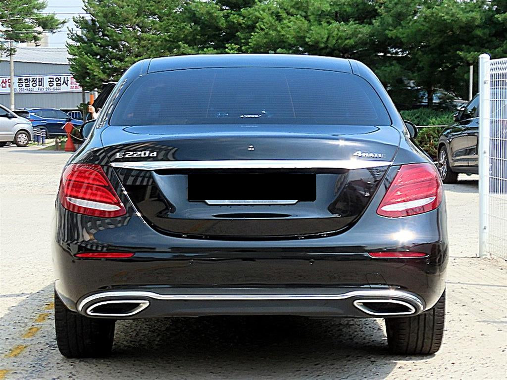 Mercedes-Benz E-Class — photo 04