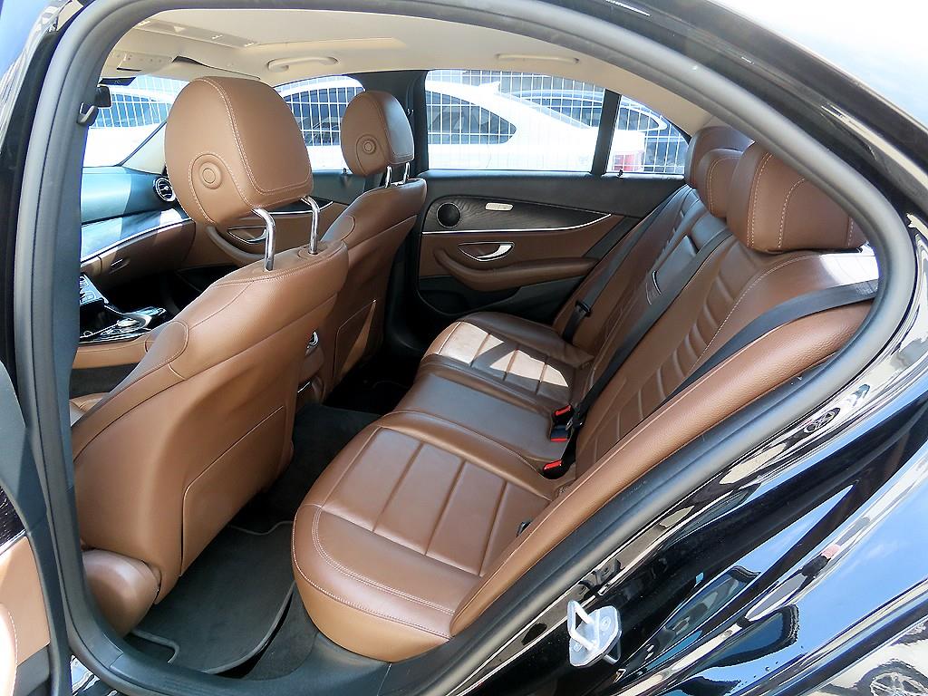 Mercedes-Benz E-Class — photo 06