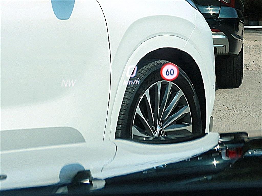 Mercedes-Benz E-Class — photo 10