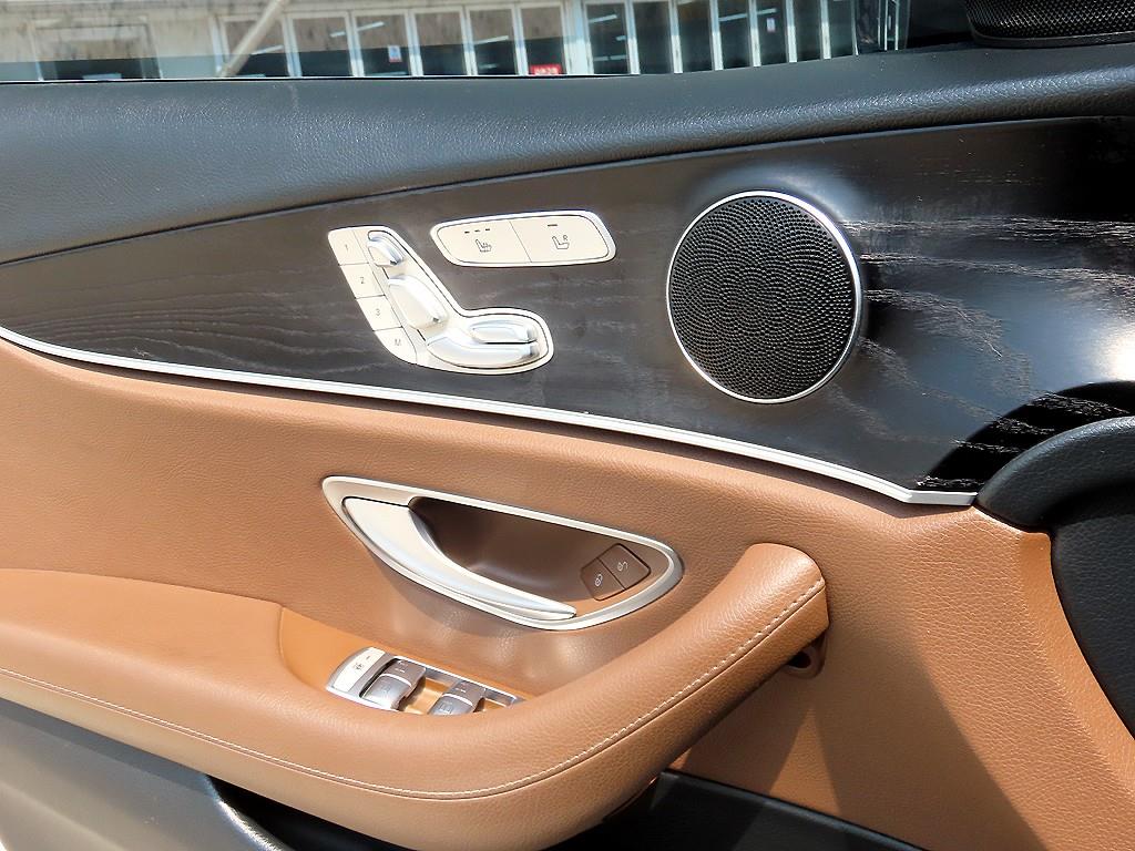 Mercedes-Benz E-Class — photo 12