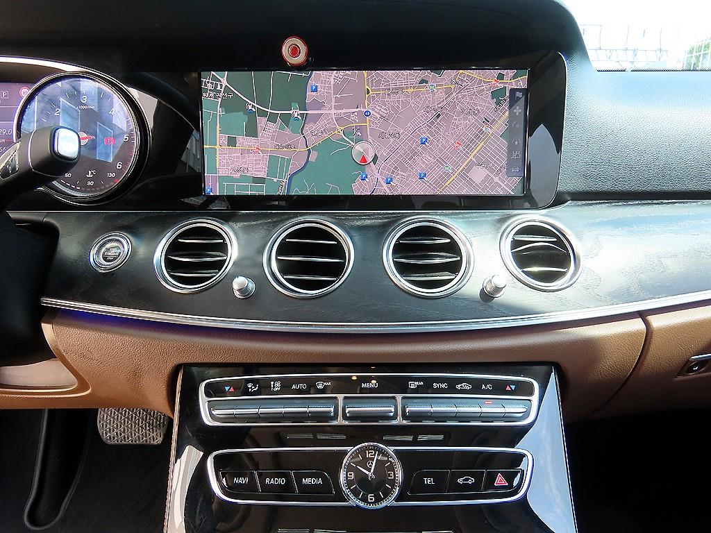 Mercedes-Benz E-Class — photo 14