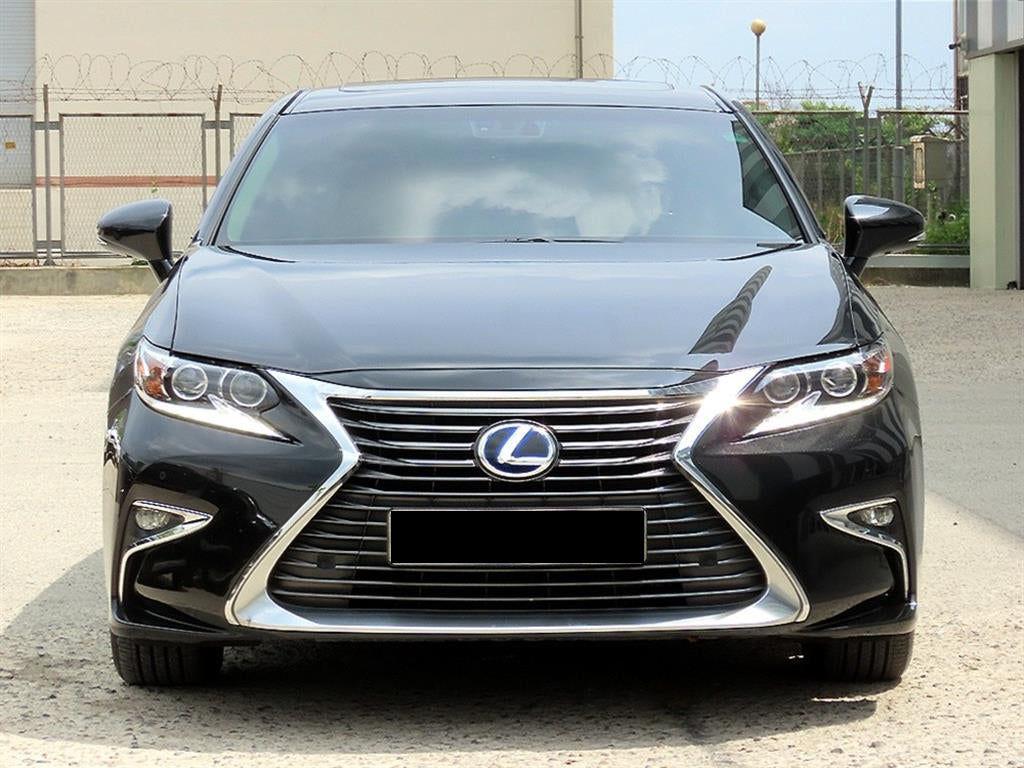 Lexus ES — photo 01