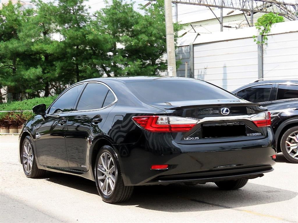 Lexus ES — photo 03