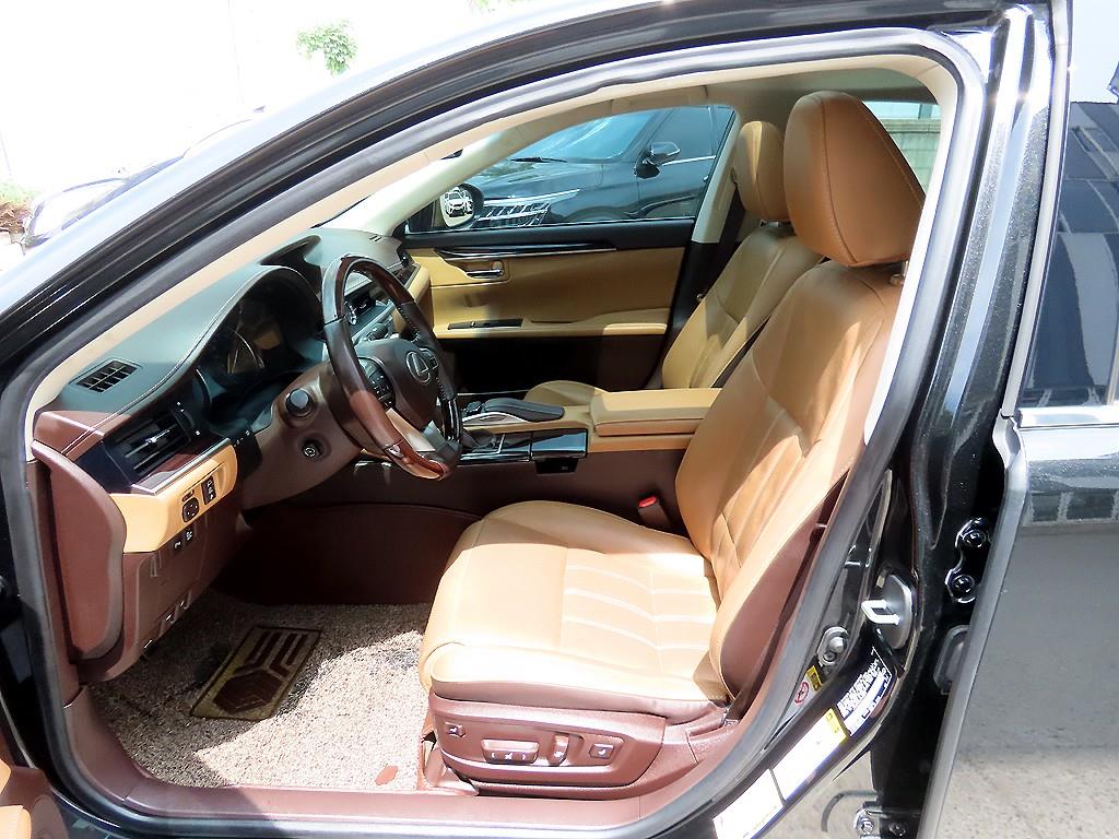 Lexus ES — photo 05