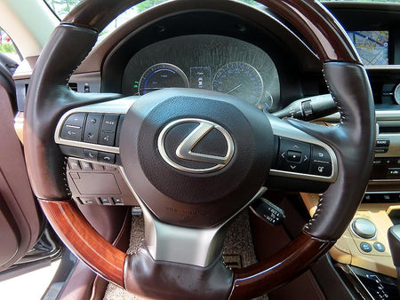 Lexus ES — photo 08