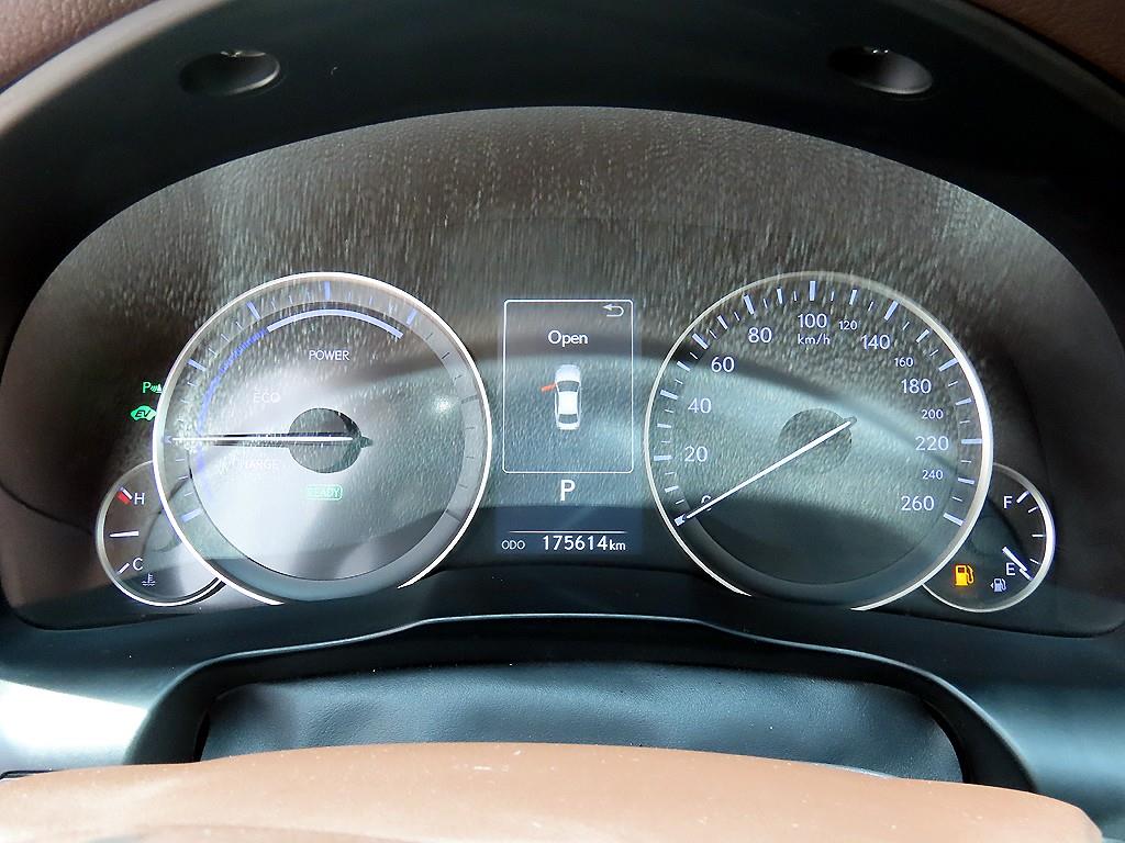 Lexus ES — photo 09