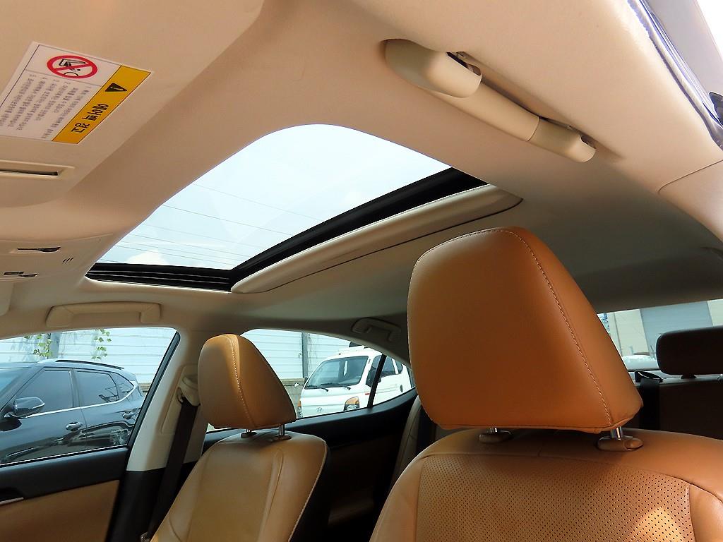 Lexus ES — photo 18
