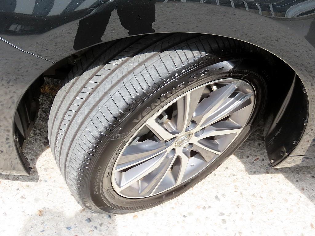 Lexus ES — photo 20