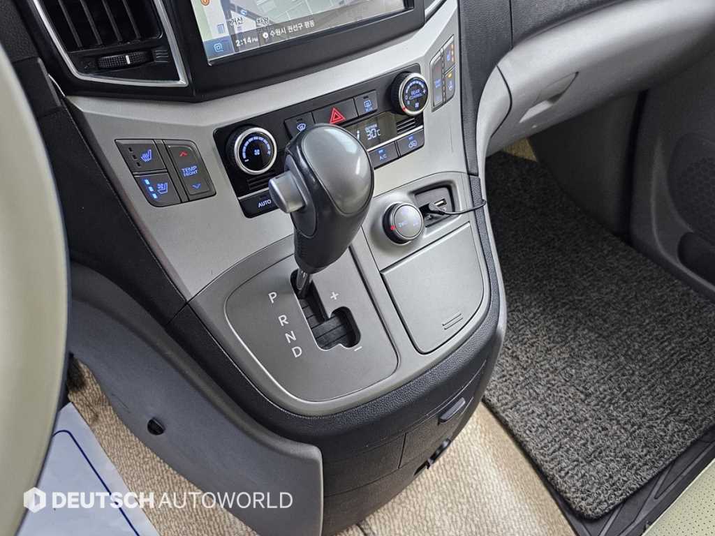 Hyundai Starex — photo 09
