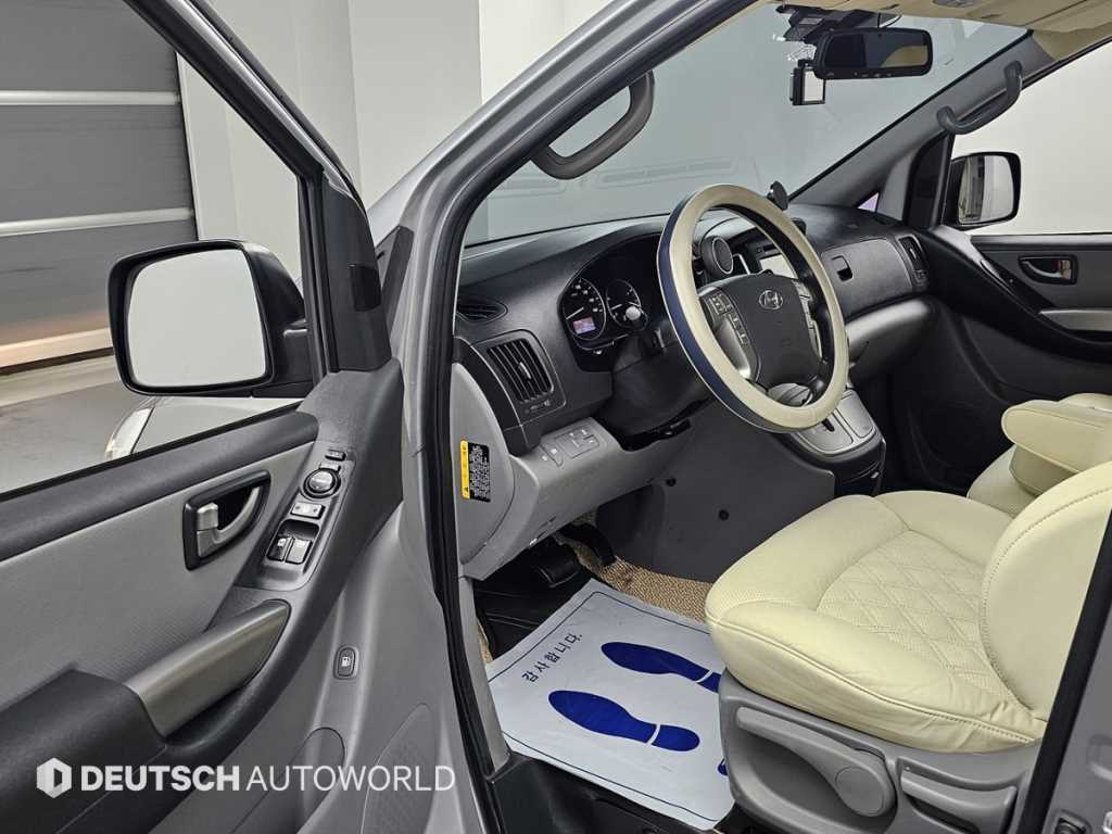 Hyundai Starex — photo 11