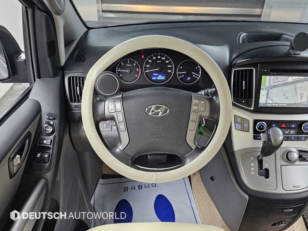 Hyundai Starex — photo 13