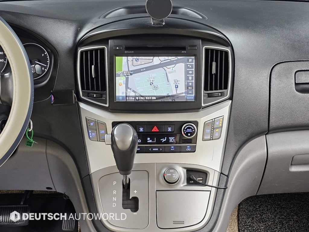 Hyundai Starex — photo 14