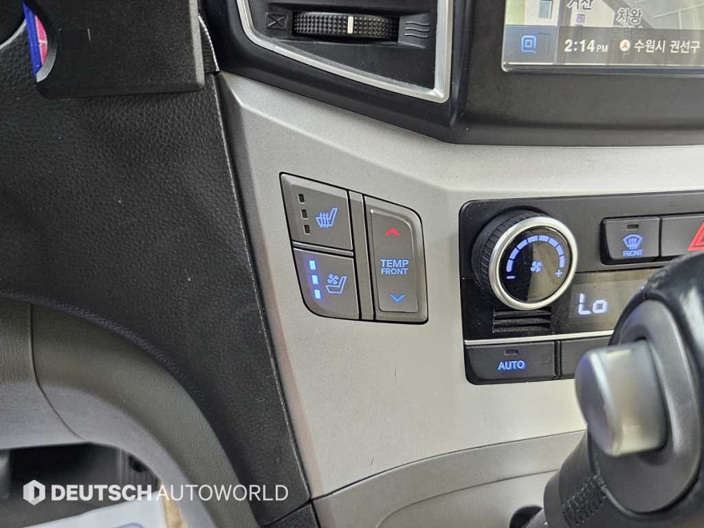 Hyundai Starex — photo 17