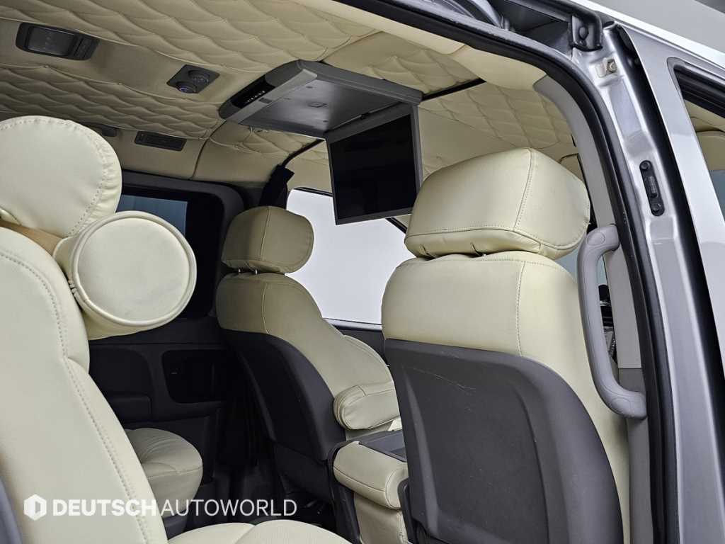 Hyundai Starex — photo 18