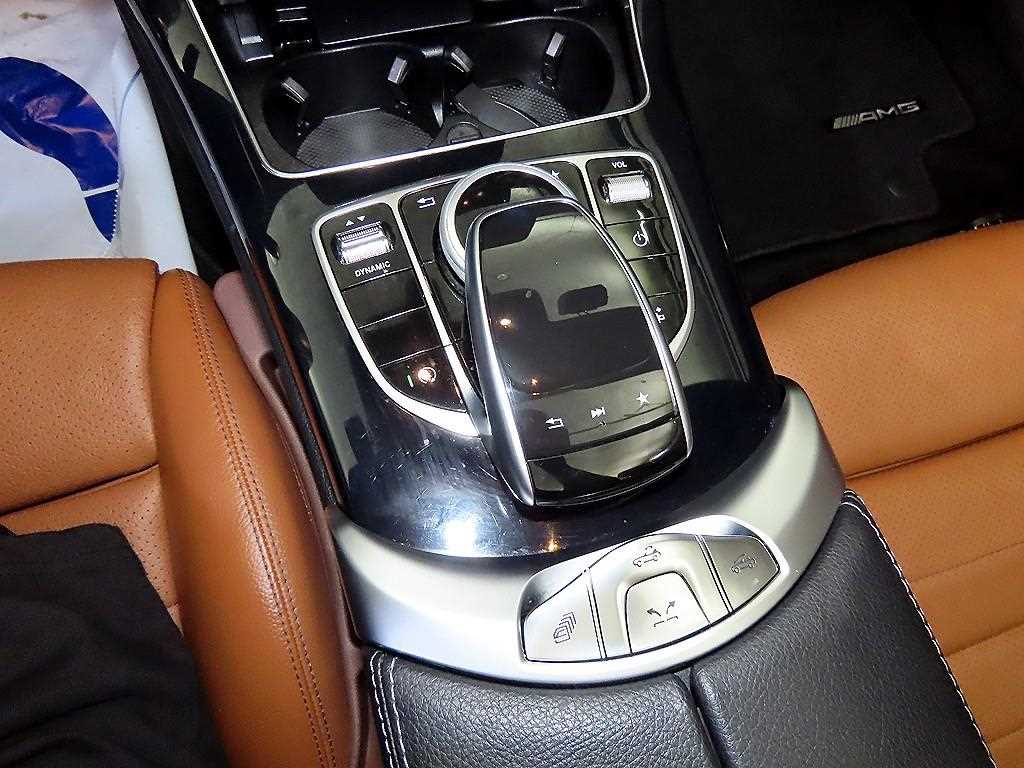 Mercedes-Benz C-Class — photo 15
