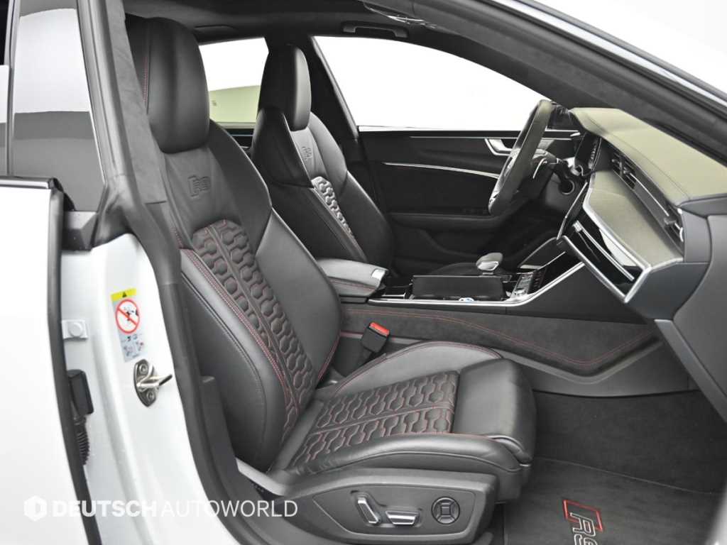 Audi RS7 — photo 10
