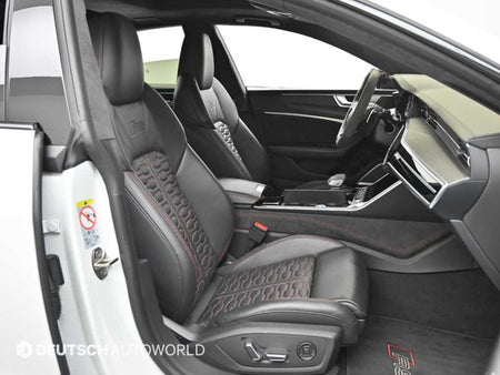 Audi RS7 — photo 10