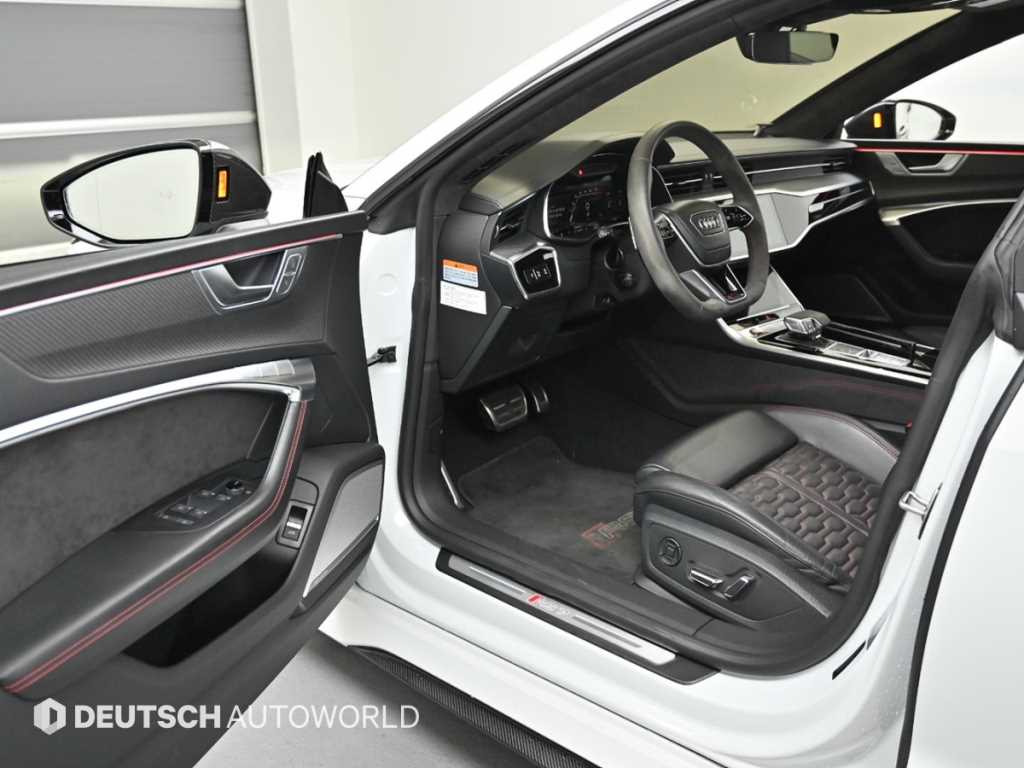 Audi RS7 — photo 11
