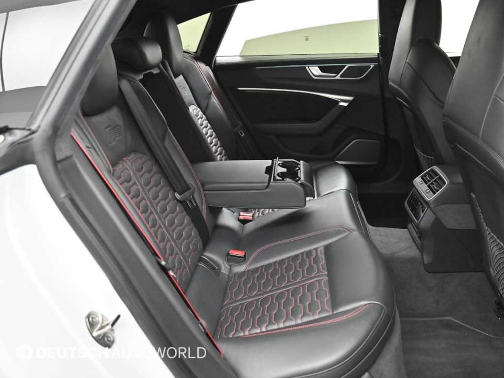Audi RS7 — photo 12