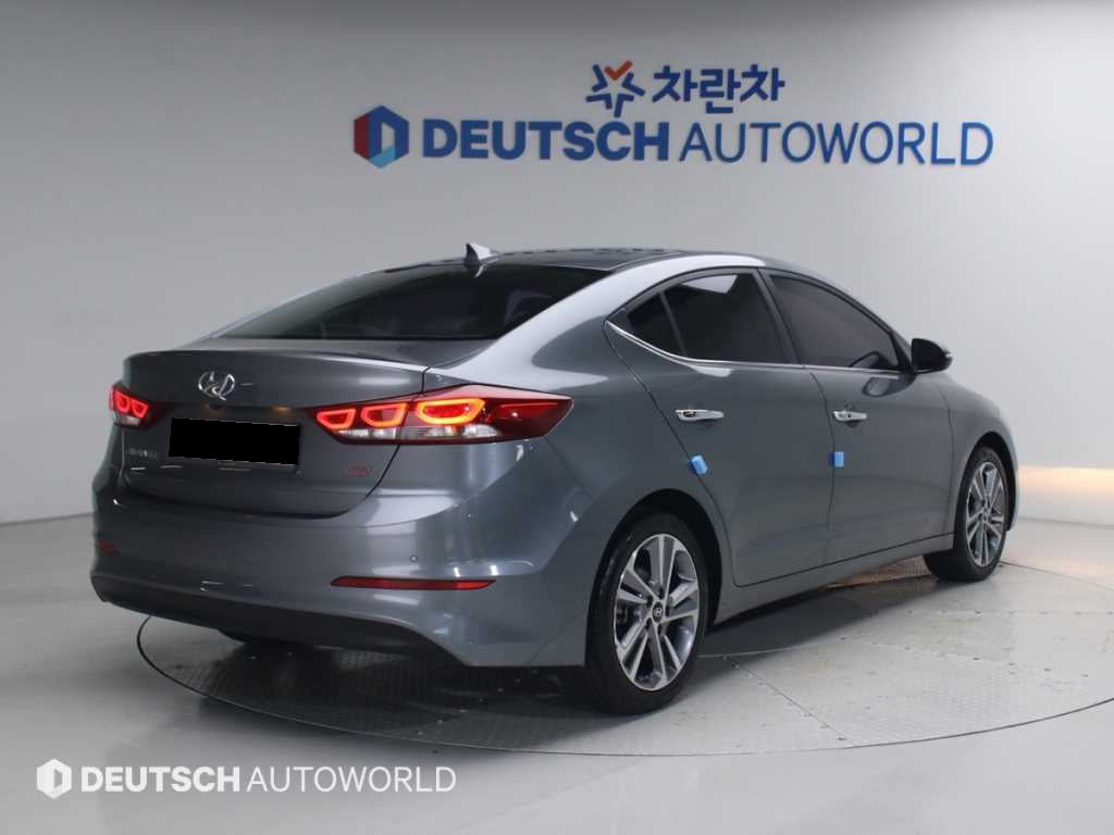 Hyundai Avante — photo 02