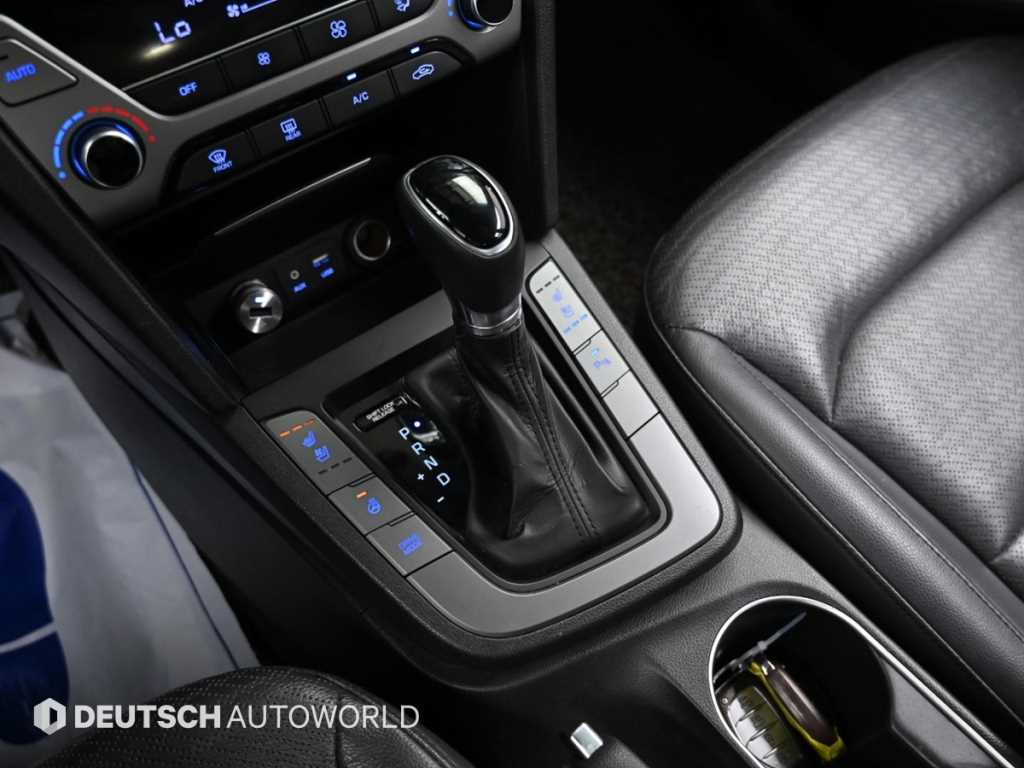 Hyundai Avante — photo 09