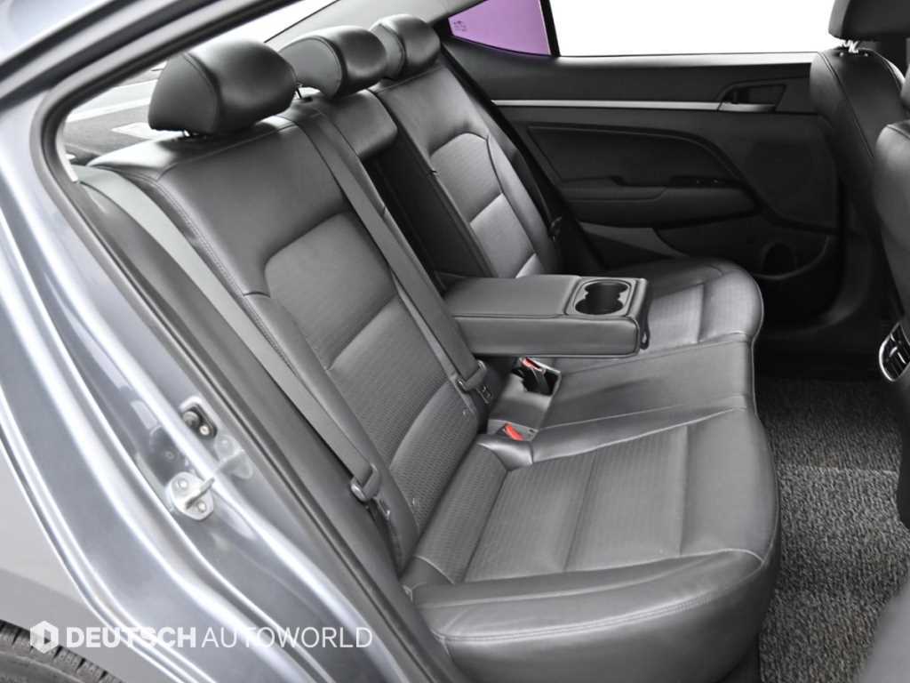 Hyundai Avante — photo 12