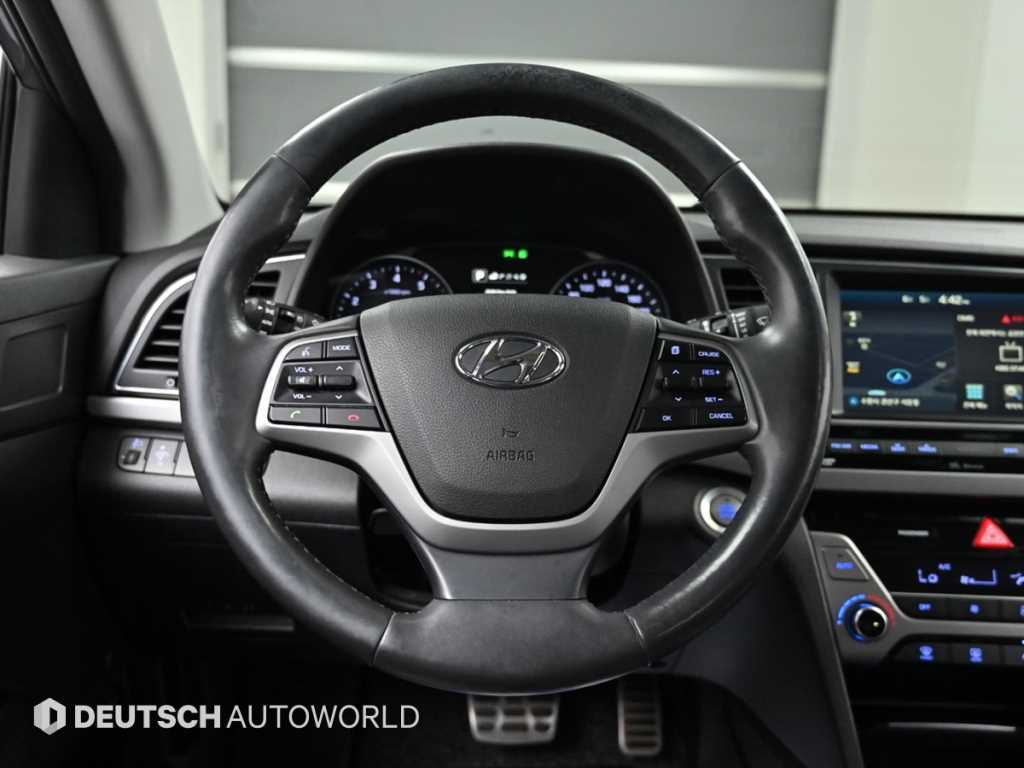 Hyundai Avante — photo 13