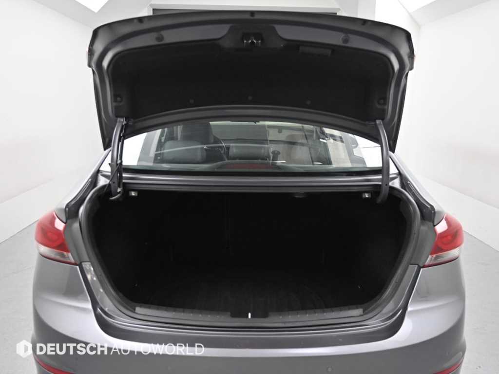 Hyundai Avante — photo 19