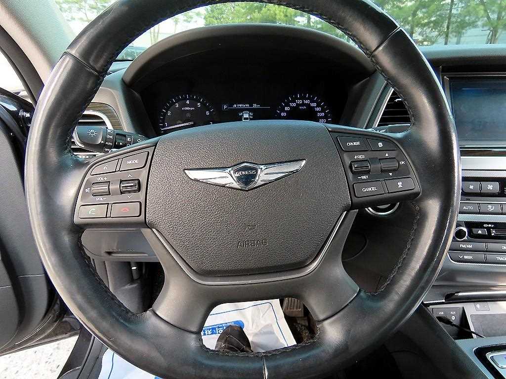 Genesis G80 — photo 08