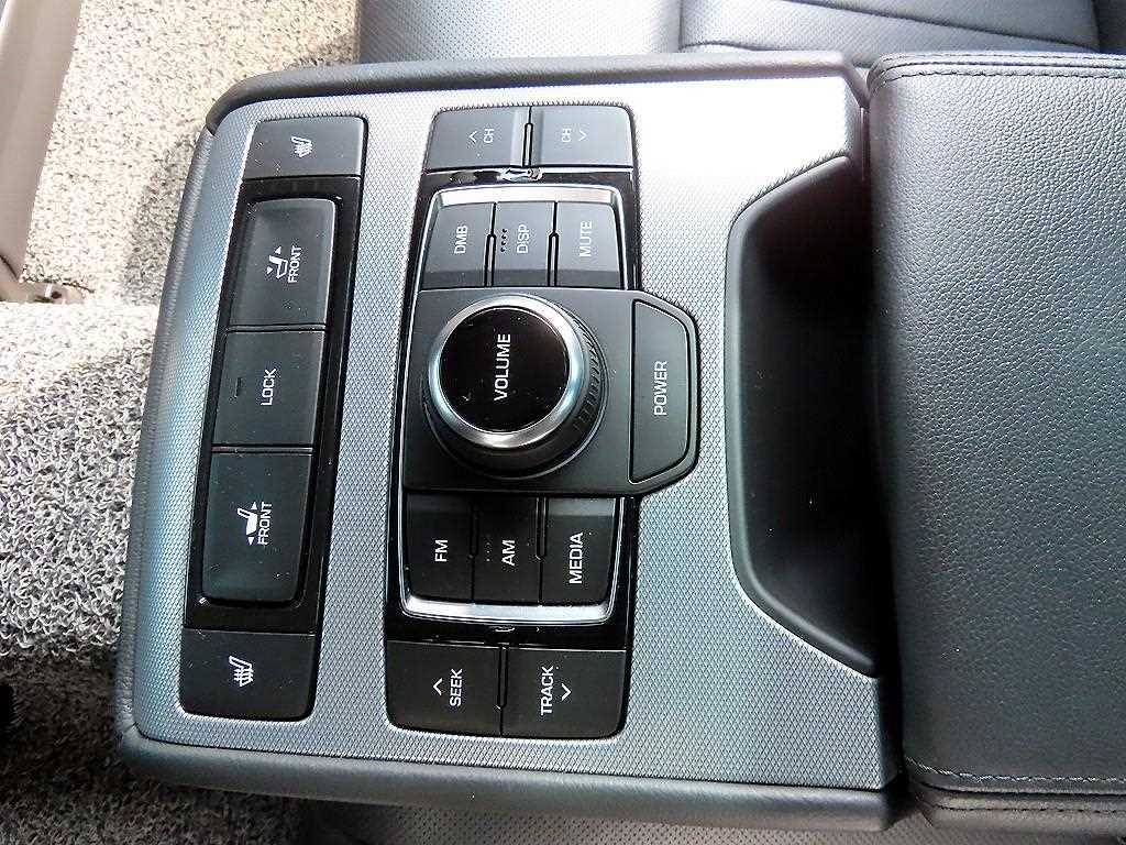 Genesis G80 — photo 18