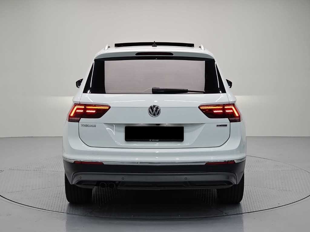 Volkswagen Tiguan — photo 03